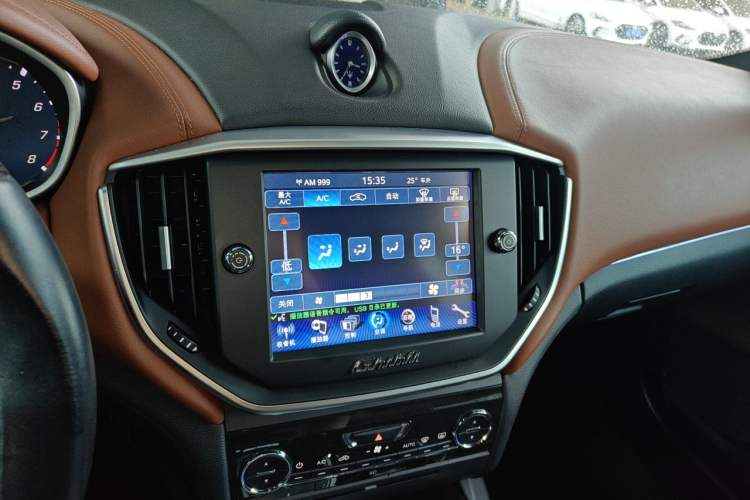 Used Maserati Ghibli 2014 3.0T Standard Edition Audio And AC Panel