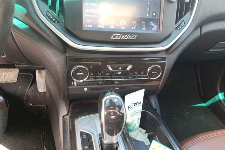 Used Maserati Ghibli 2014 3.0T Standard Edition Audio And AC Panel