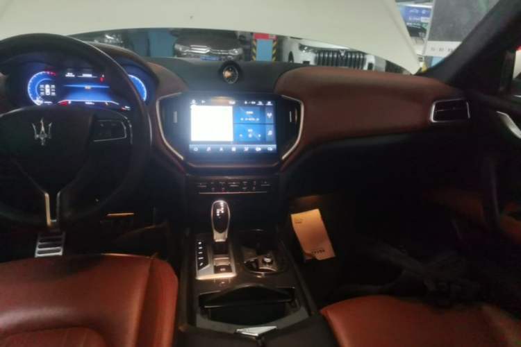 Used Maserati Ghibli 2014 3.0T Standard Edition Audio And AC Panel