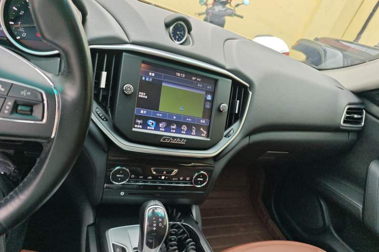 Used Maserati Ghibli 2014 3.0T Standard Edition Audio And AC Panel
