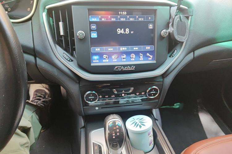 Used Maserati Ghibli 2014 3.0T Standard Edition Audio And AC Panel