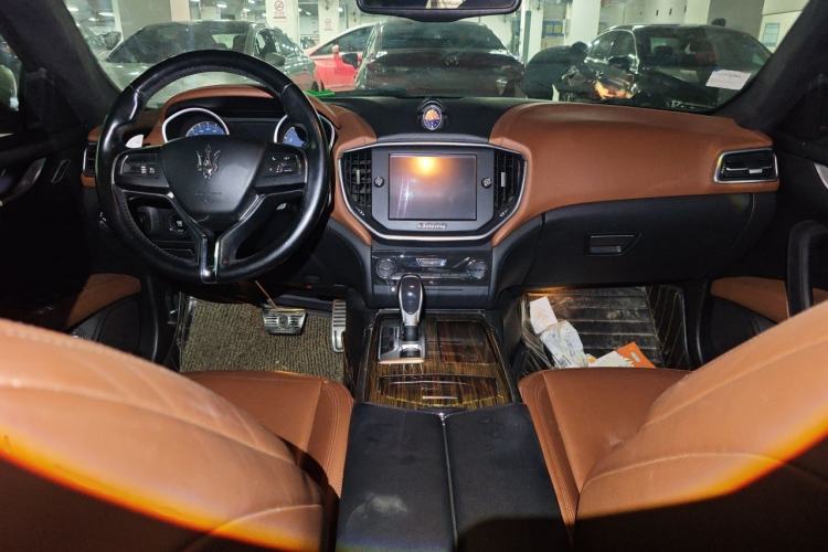 Used Maserati Ghibli 2014 3.0T S Q4 Center Console