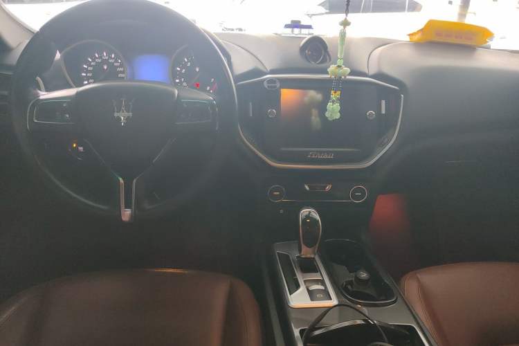 Used Maserati Ghibli 2014 3.0T S Center Console