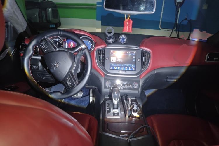 Used Maserati Ghibli 2014 3.0T Standard Edition Center Console