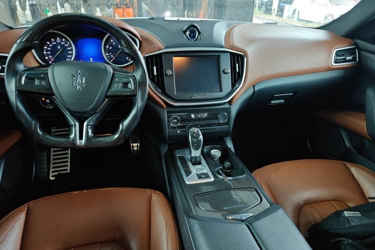 Used Maserati Ghibli 2014 3.0T Standard Edition Center Console