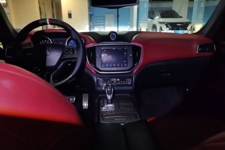 Used Maserati Ghibli 2014 3.0T S Q4 Center Console