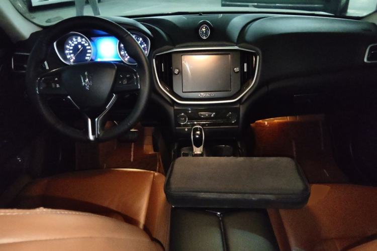 Used Maserati Ghibli 2014 3.0T Standard Edition Center Console