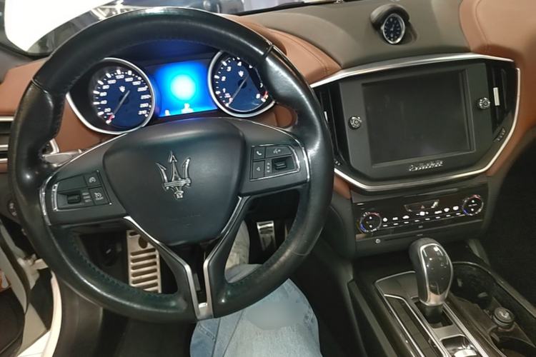 Used Maserati Ghibli 2014 3.0T Standard Edition Center Console
