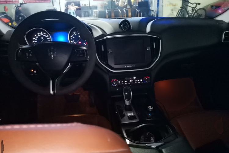 Used Maserati Ghibli 2014 3.0T Standard Edition Center Console