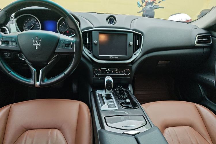 Used Maserati Ghibli 2014 3.0T Standard Edition Center Console