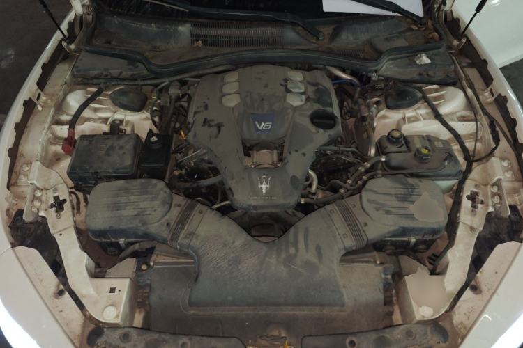 Used Maserati Ghibli 2014 3.0T S Q4 Engine Bay