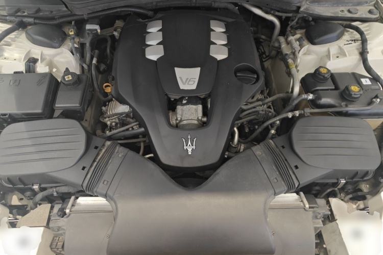 Used Maserati Ghibli 2014 3.0T Standard Edition Engine Bay