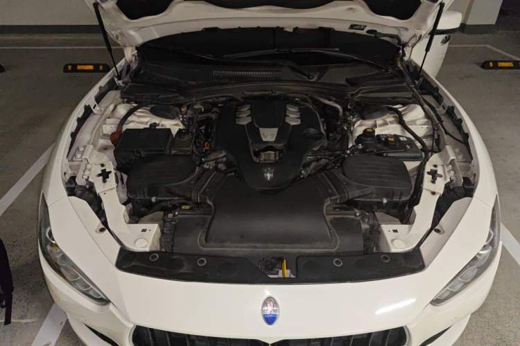 Used Maserati Ghibli 2014 3.0T Standard Edition Engine Bay