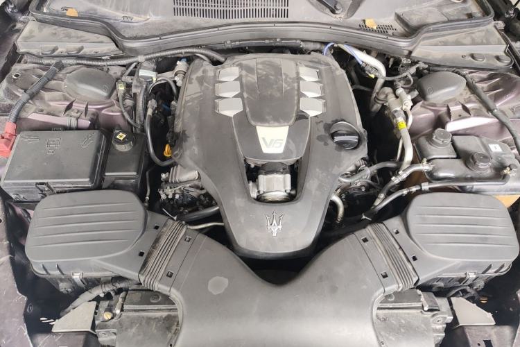Used Maserati Ghibli 2014 3.0T S Engine Bay