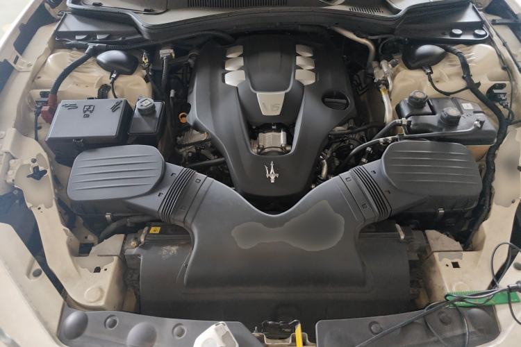 Used Maserati Ghibli 2014 3.0T Standard Edition Engine Bay