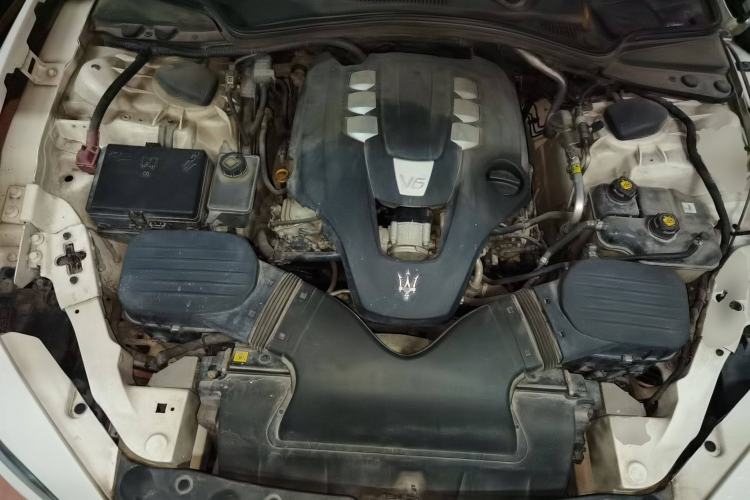 Used Maserati Ghibli 2014 3.0T Standard Edition Engine Bay