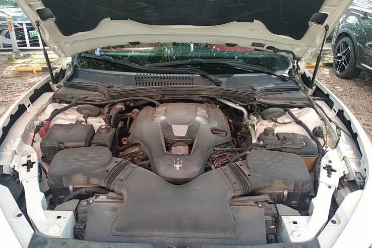 Used Maserati Ghibli 2014 3.0T Standard Edition Engine Bay