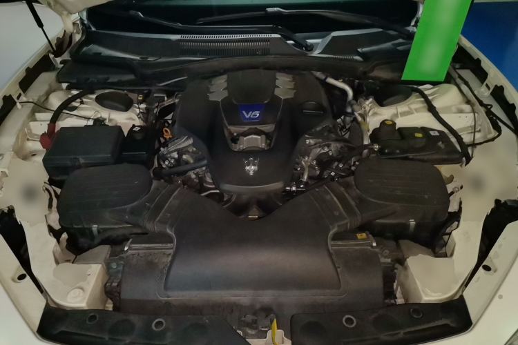 Used Maserati Ghibli 2014 3.0T S Q4 Engine Bay