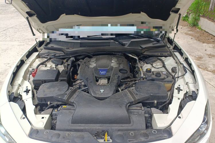 Used Maserati Ghibli 2014 3.0T S Engine Bay