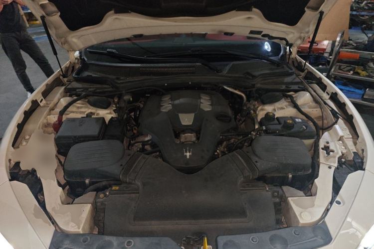 Used Maserati Ghibli 2014 3.0T Standard Edition Engine Bay