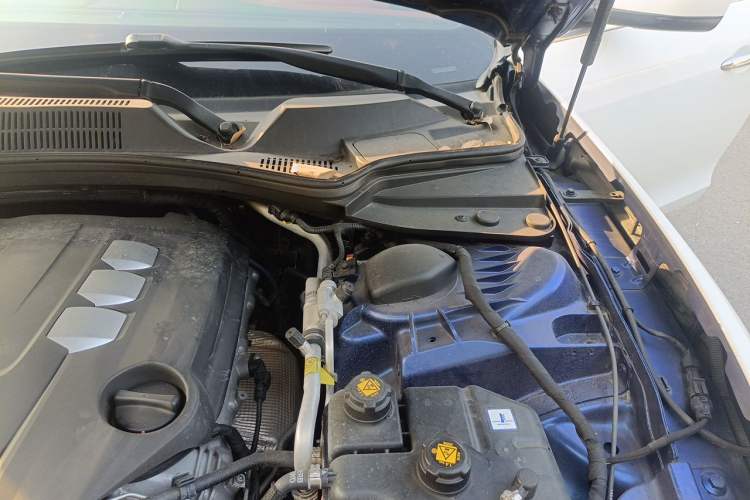 Used Maserati Ghibli 2014 3.0T Standard Edition Engine Bay Left