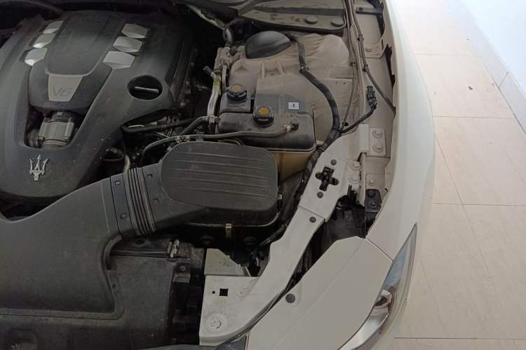 Used Maserati Ghibli 2014 3.0T Standard Edition Engine Bay Left