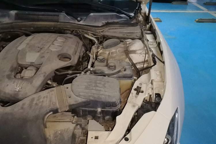 Used Maserati Ghibli 2014 3.0T Standard Edition Engine Bay Left