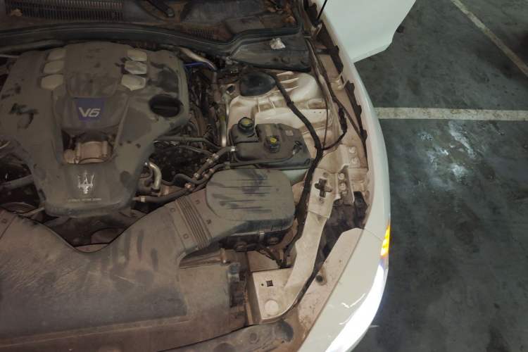 Used Maserati Ghibli 2014 3.0T S Q4 Engine Bay Left