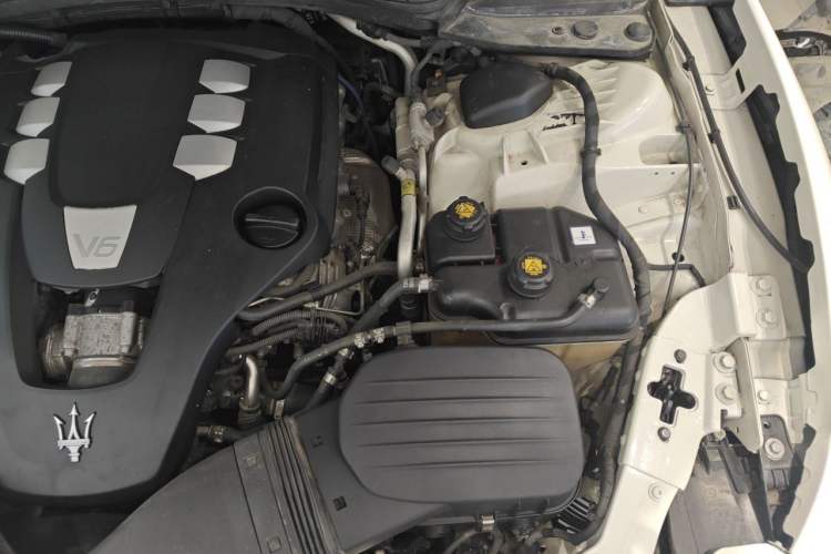 Used Maserati Ghibli 2014 3.0T Standard Edition Engine Bay Left