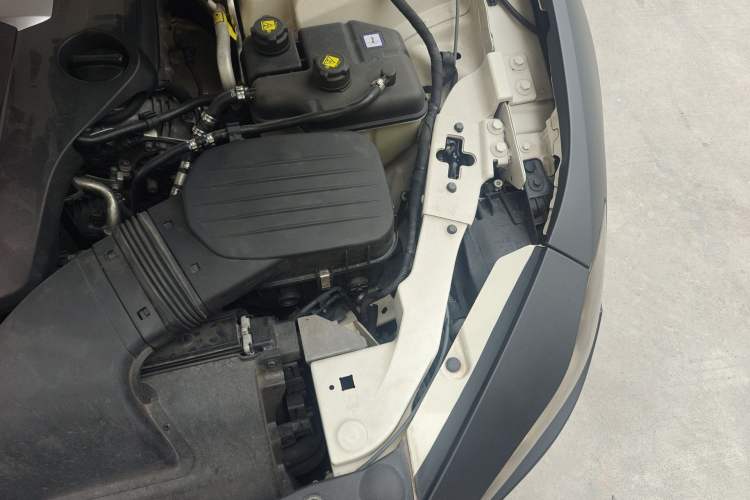 Used Maserati Ghibli 2014 3.0T Standard Edition Engine Bay Left
