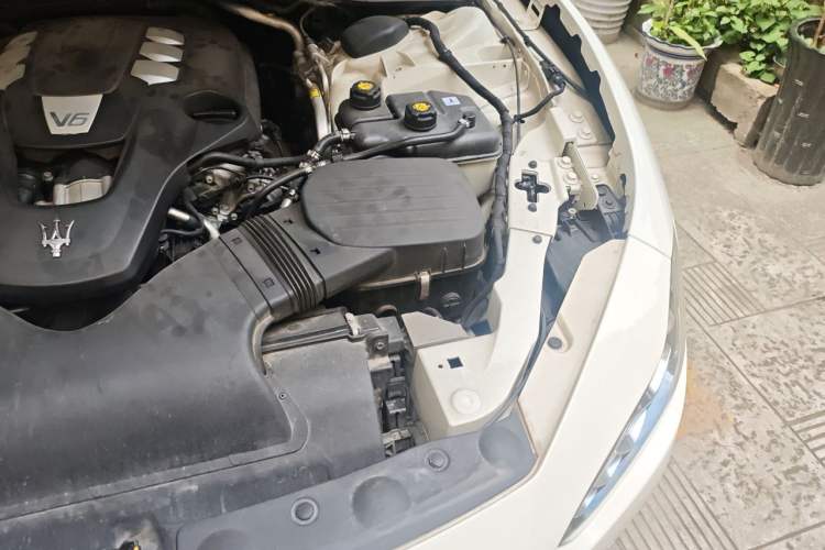 Used Maserati Ghibli 2014 3.0T Standard Edition Engine Bay Left