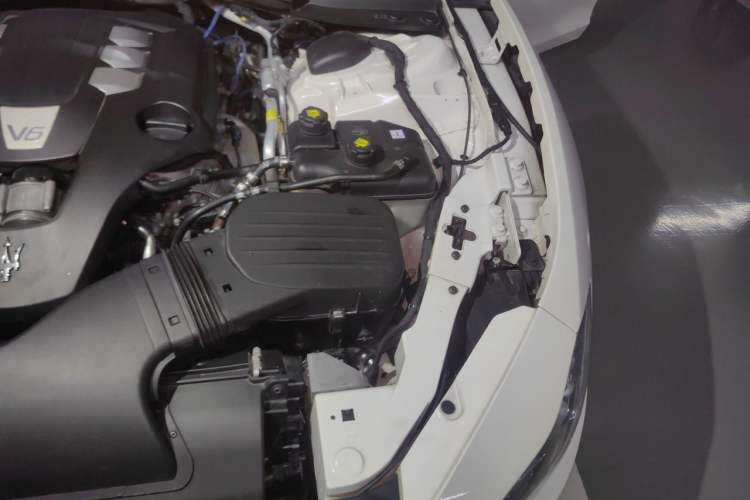 Used Maserati Ghibli 2014 3.0T Standard Edition Engine Bay Left