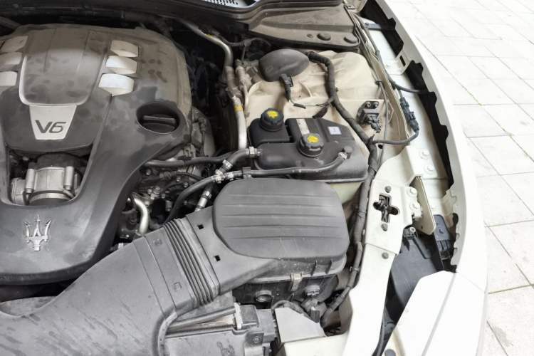 Used Maserati Ghibli 2014 3.0T Standard Edition Engine Bay Left
