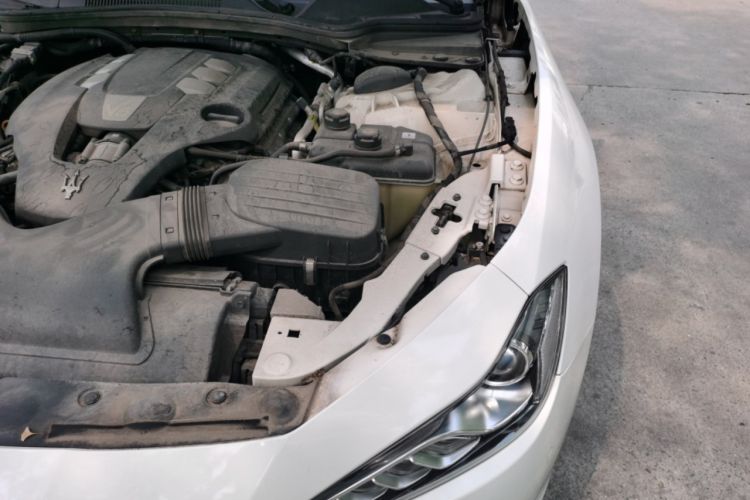 Used Maserati Ghibli 2014 3.0T Standard Edition Engine Bay Left