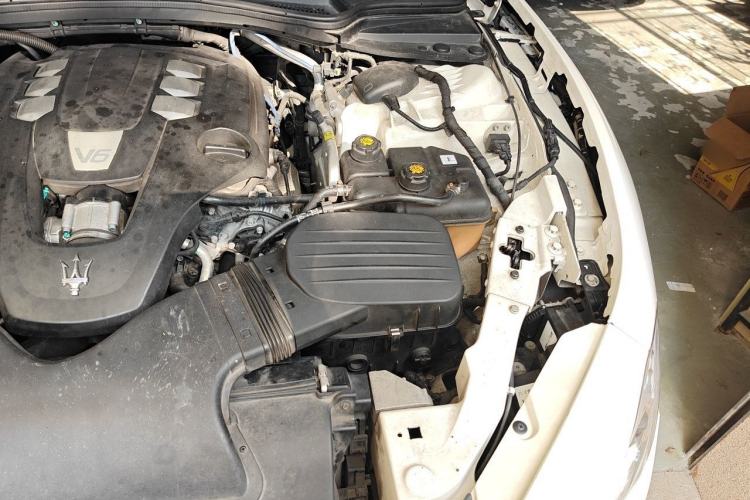 Used Maserati Ghibli 2014 3.0T Standard Edition Engine Bay Left