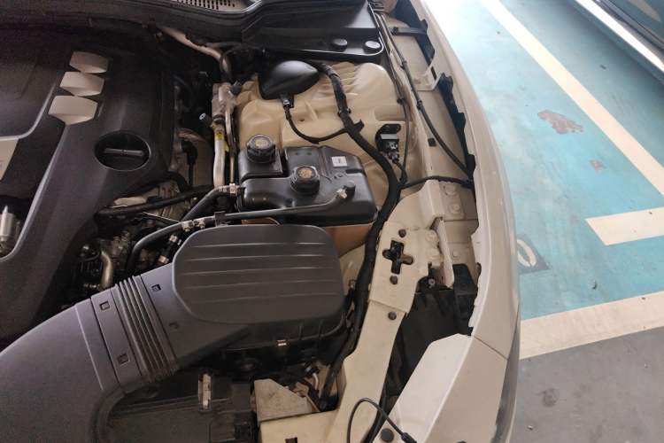Used Maserati Ghibli 2014 3.0T Standard Edition Engine Bay Left