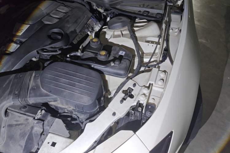 Used Maserati Ghibli 2014 3.0T Standard Edition Engine Bay Left