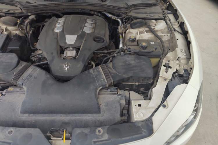 Used Maserati Ghibli 2014 3.0T S Q4 Engine Bay Left