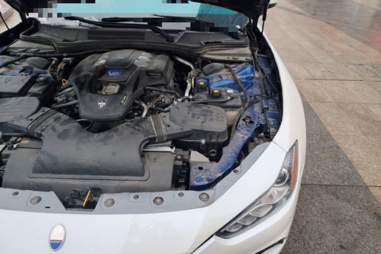 Used Maserati Ghibli 2014 3.0T S Q4 Engine Bay Left
