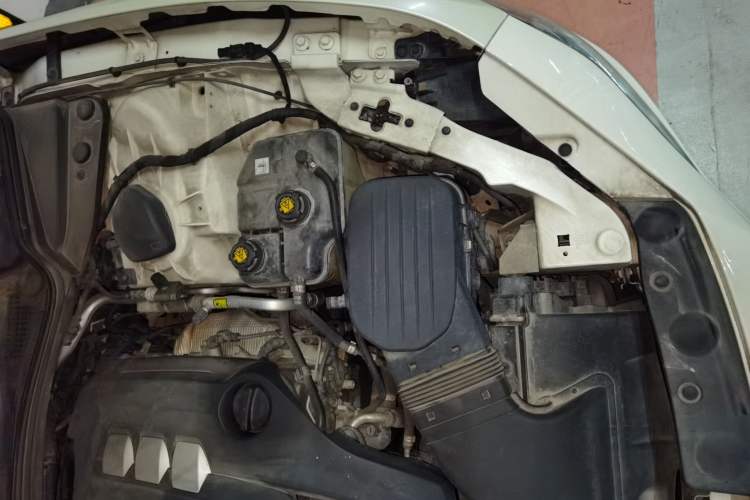 Used Maserati Ghibli 2014 3.0T Standard Edition Engine Bay Left