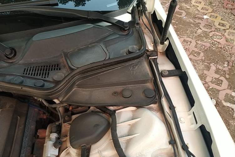 Used Maserati Ghibli 2014 3.0T Standard Edition Engine Bay Left