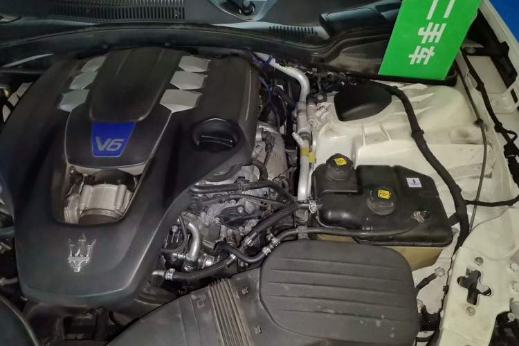 Used Maserati Ghibli 2014 3.0T S Q4 Engine Bay Left