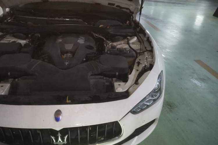 Used Maserati Ghibli 2014 3.0T Standard Edition Engine Bay Left