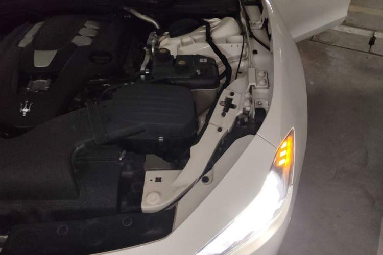 Used Maserati Ghibli 2014 3.0T Standard Edition Engine Bay Left