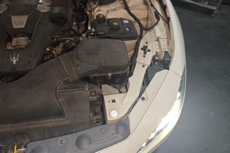 Used Maserati Ghibli 2014 3.0T Standard Edition Engine Bay Left