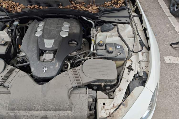 Used Maserati Ghibli 2014 3.0T Standard Edition Engine Bay Left