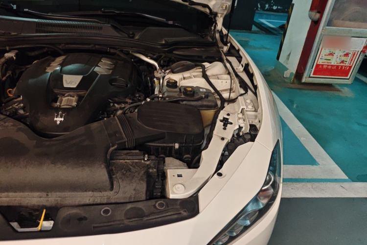 Used Maserati Ghibli 2014 3.0T Standard Edition Engine Bay Left
