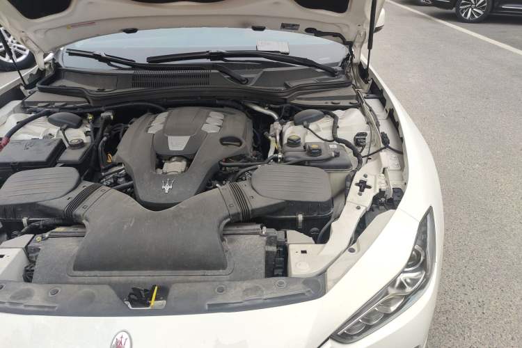 Used Maserati Ghibli 2014 3.0T Standard Edition Engine Bay Left