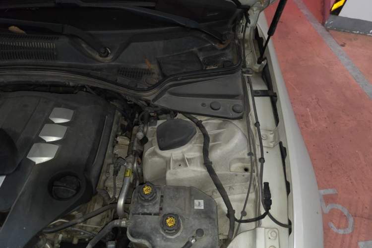 Used Maserati Ghibli 2014 3.0T Standard Edition Engine Bay Left