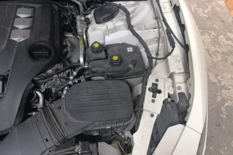 Used Maserati Ghibli 2014 3.0T Standard Edition Engine Bay Left
